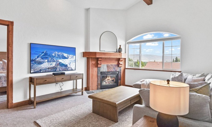 Midway Villa | Adventure Hub~Nordic Ski, Snowmobile & Snow Shoeing Villa 3073-1