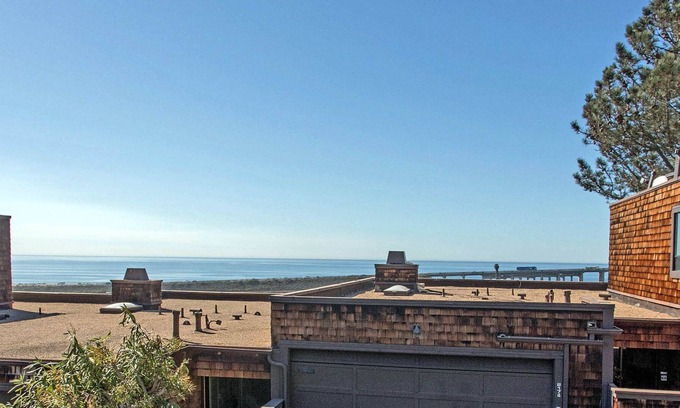 Del Mar Heights Condo | Adventure the ocean view trails of Torrey Pines and take advantage of the pool and spa!- Ocean Mist