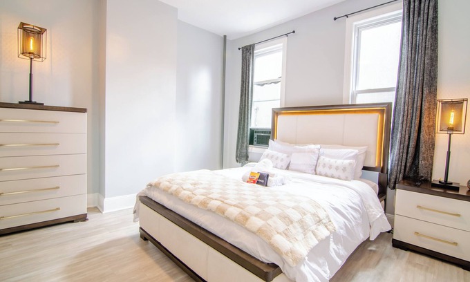 Industry Apartment | Adventures In NYC Only 10 Mins to NYC