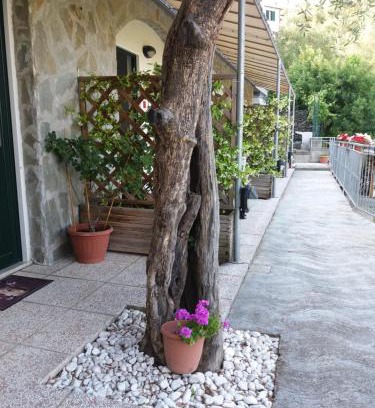 Vezzano Ligure House | Affittacamere arabafenice