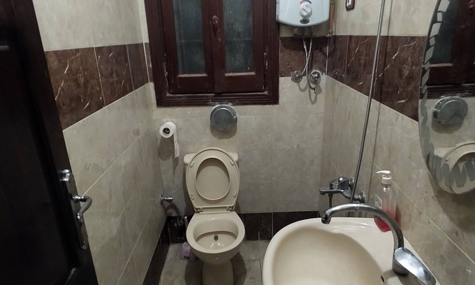 Port al-Basal Bed & Breakfast | Affordable 4-single beds hostel in the middle of Alexandria!