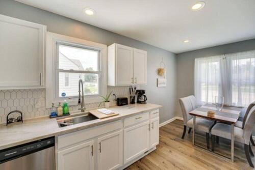 Southfield House | Affordable Family Friendly Home W/ Ping Pong Table