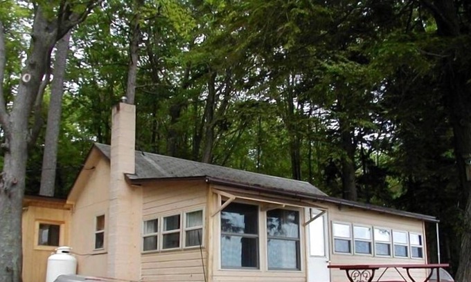 Honor Cottage | Affordable Family Fun on the Platte Lakes Van Hammen Cottage #1
