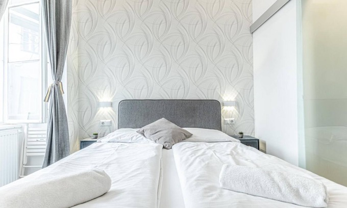 Mariahilf Hotel | Affordable Hotel room for 2