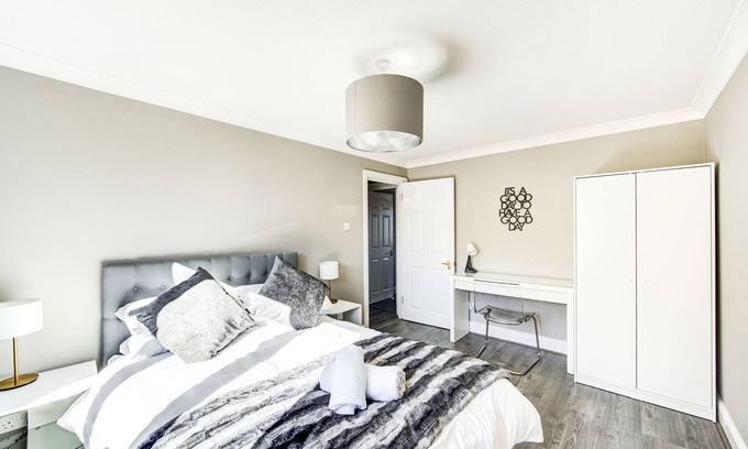 Island Gardens Apartment | Affordable Luxury Isle of Dogs Apartment - 10 Mins From Canary Wharf