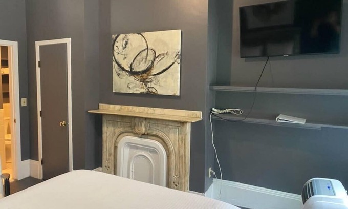 Bay Village Apartment | Affordable & Simple Chic Studio