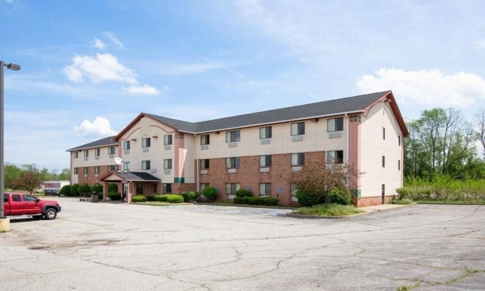 Portage Hotel | Affordable Stay Near Indiana Dunes National Park & Portage Riverwalk