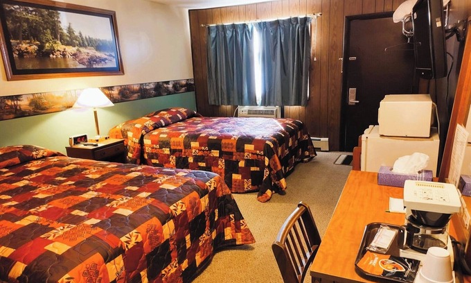 International Falls Hotel | Affordable Comfort w/Breakfast & Private Bath Near Scenic International Falls