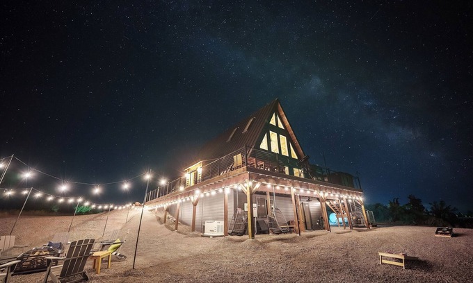 Chiloquin Cabin | Aframe Escape|Mtn&Lake Views|Spa|GameRoomlTheatre|Stargazing|Basecamp
