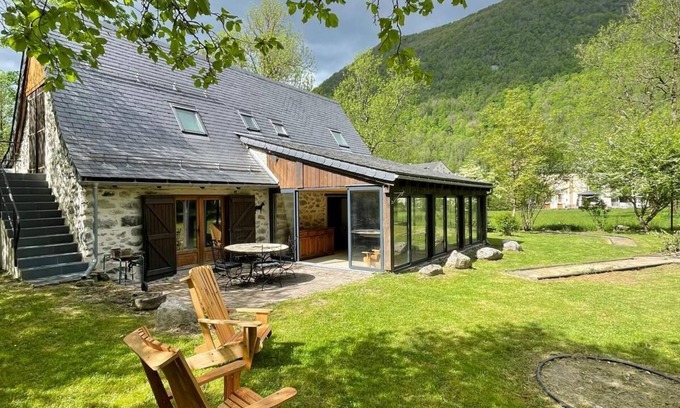 Aulus-les-Bains House | Agouadis barn and mini golf course