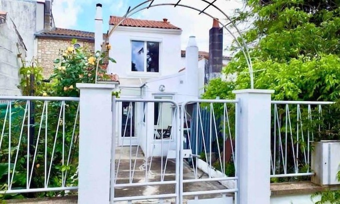 Saujon House | Agréable Maison de Ville à Deux pas des Commerces