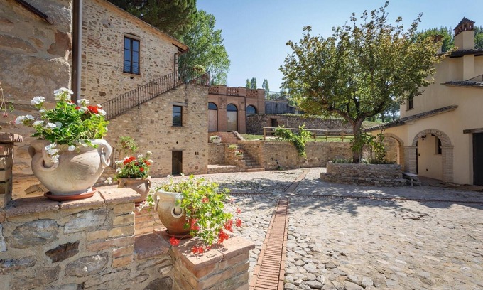 Montone Apartment | Agriturismo Borgo Pulciano in Montone