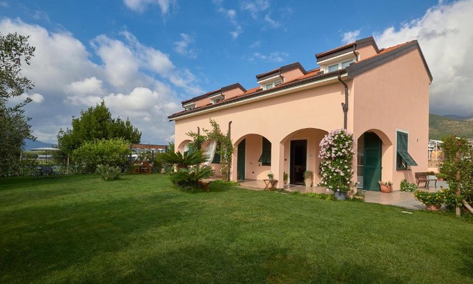 Ceriale House | Agriturismo Casastella