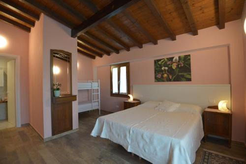 Crociale House | Agriturismo le Orchidee di Corazza
