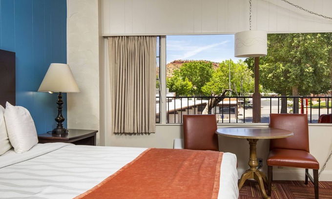 Kanab Hotel | Aiken's Lodge