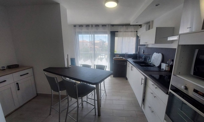 Saint-Cyprien Apartment | Air-Con Studio, Steps from the Beach, Pets Welcome!