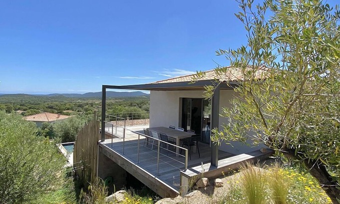 San-Gavino-di-Carbini Villa | Air-conditioned villa with swimming pool, sea view.