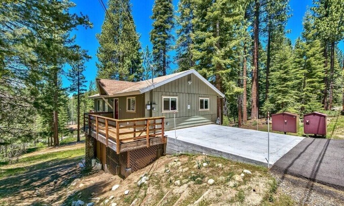 Country Club Estates Cabin | Air-Conditioned Tahoe Cabin Foosball Forest Views