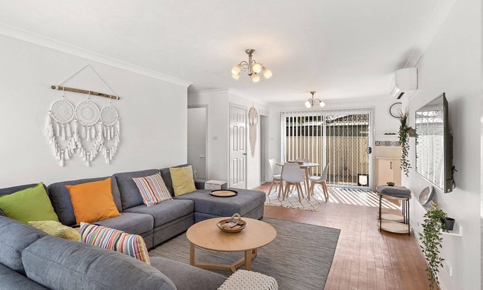 Salamander Bay House | Air conditioned duplex near the shops
