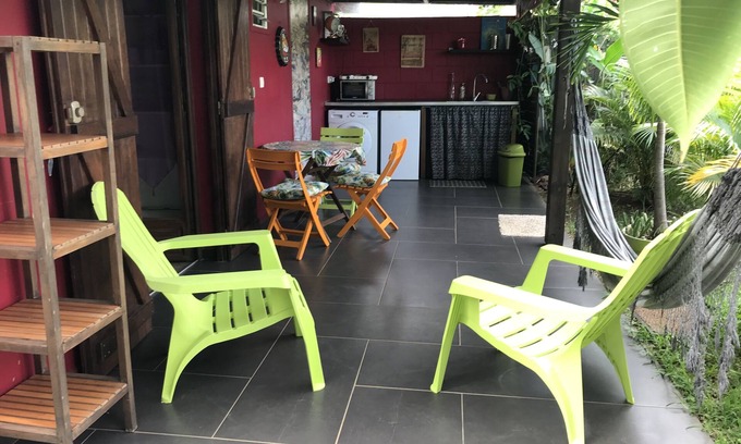 Saint-Pierre House | Air conditioned bungalow with large terrace in mature garden