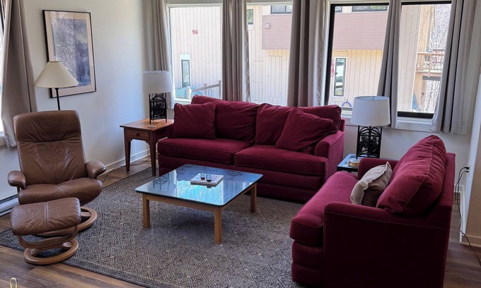 Lincoln Condo | Air conditioned condo