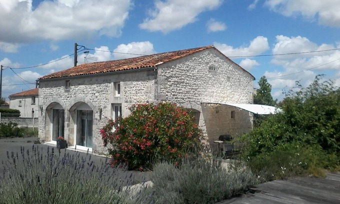 Pons Cottage | Air-conditioned gîte* "le pigeonnier"- prepared beds + bathroom linen provided
