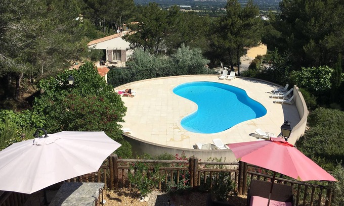 Mallemort House | Air-conditioned house Domaine de Pont Royal, 3 bedrooms, swimming pool (June Sept), garden