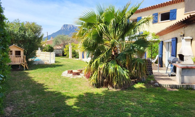 La Farlede House | Air-conditioned villa with private pool 10km from the beach