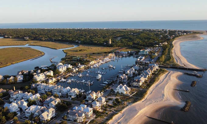 Bald Head Island Cottage | "Air" Cottage @ Bald Head Island - walking distance to ferry & restaurants