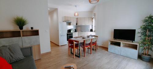 Louvres Apartment | Air M&N'S # Paris - Aéroport CDG - Parc Astérix #