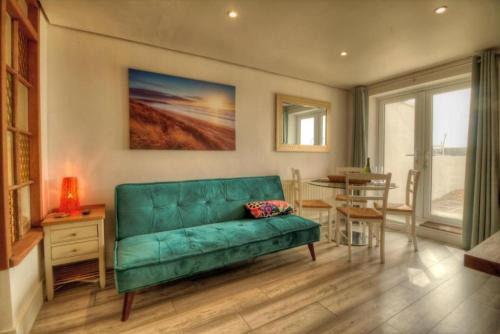 South Hayling Apartment | Air Maison - Solent View Beachfront Apartment
