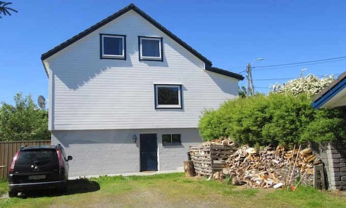 Vigra House | Airbnb and Booking at Postvegen 95