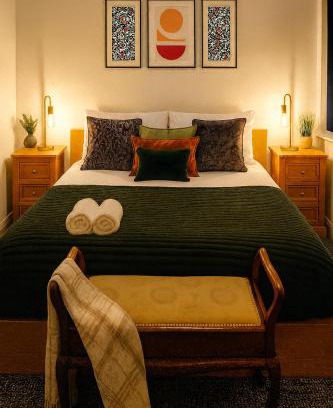 Manchester House | Airport and City Access Stylish 3BR with Garden Plus Parking