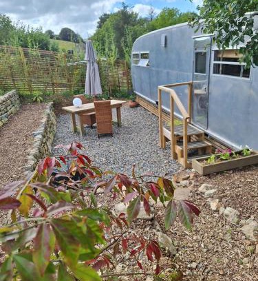 Lostwithiel Cabin | Airstream style caravan with optional hot tub