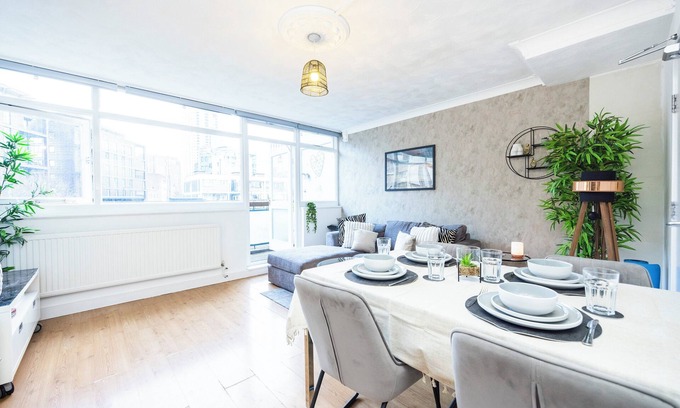 Hoxton Apartment | Airy 4BR Home | Walk to Old St & Shoreditch | 2-Storey Retreat