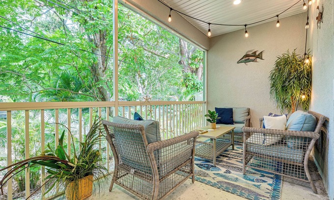 Dunedin House | Airy Coastal Casa on Park: 6 Mi to Honeymoon Isle!