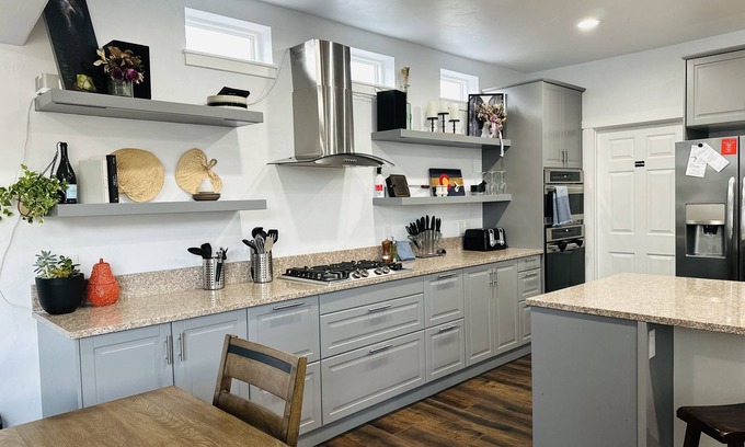 Leadville House | Airy home away from home- minutes from downtown and mineral belt trail!