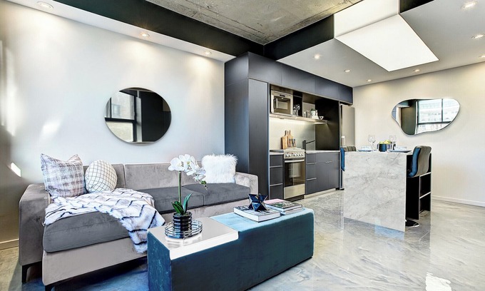 Shaughnessy Village Apartment | Airy Loft near Sainte-Catherine St.