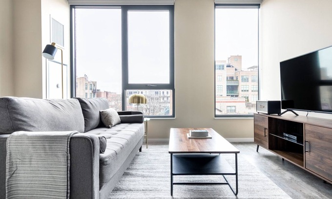 West Loop Apartment | Airy West Loop Studio w/Pool, Gym, nr. Restaurant Row, by Blueground
