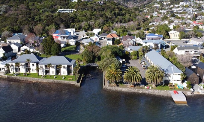 Akaroa Hotel | Akaroa Waterfront Motels