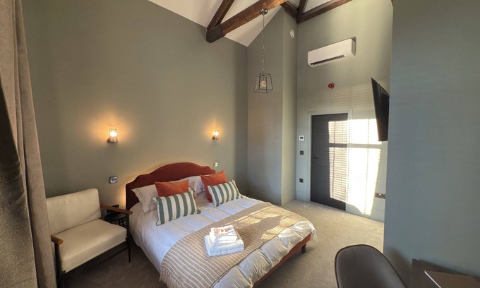 Halifax House | Akroyd House - The Wainhouse Room, A brand new stunning guest house, town centre location with parki