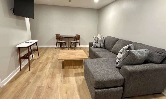 South Central Omaha Apartment | Aksarben, close to I-80, on-site parking