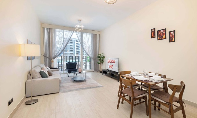 Al Barsha Apartment | Al Barsha Sleeps 2 with Swimming Pool!