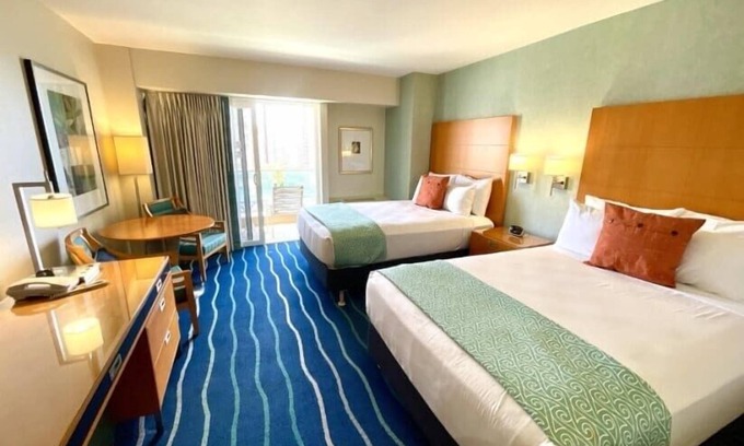 Ala Moana Hotel | Ala Moana Hotel 24th FL R0 Ocean View 2 Double Beds