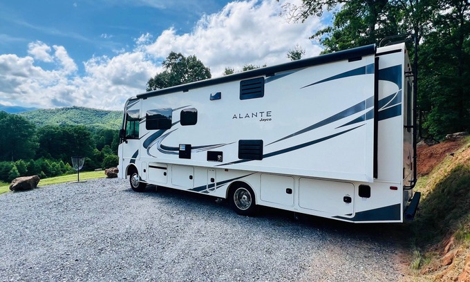 Franklin House | Alante at Graceland Mountain Retreat: Luxury RV Stay with Queen Bed, Kids Bunk, & Mountain Views
