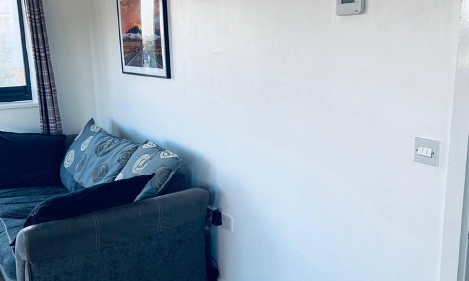 Grays Apartment | Alba, 2 Bed Flat, by Grays Station, Free parking