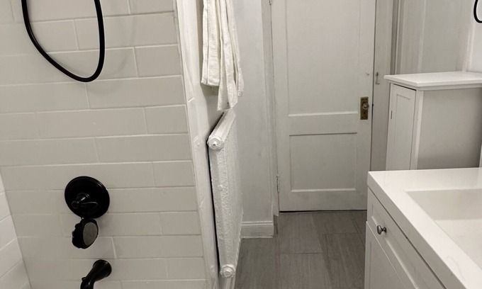 Buckingham Lake - Crestwood Apartment | Albany Home