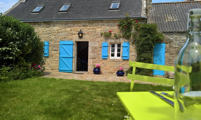 Poulgoazec House | ALBATROS HOUSE - Typical charming Breton penty, walking distance to the beach