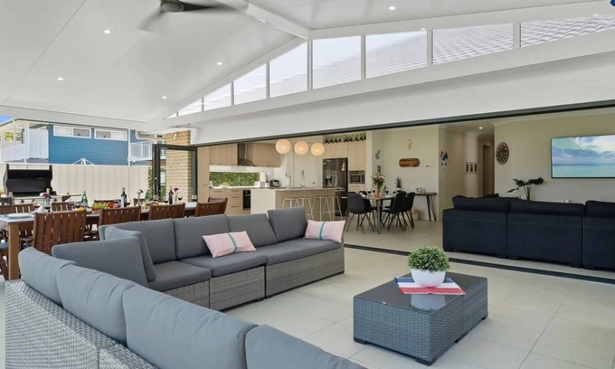 Callala Beach House | Albatross — a high set to ensure a perfect view