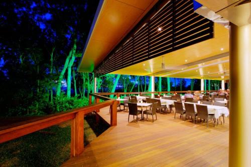 Trunding Hotel | Albatross Bay Resort
